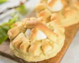 Dolci pasquali pugliesi con uova, un'antica tradizione che profuma di festa e famiglia.