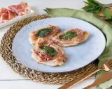Saltimbocca alla romana ricetta originale: tre fettine di vitello con prosciutto crudo e salvia, pronte per essere gustate.